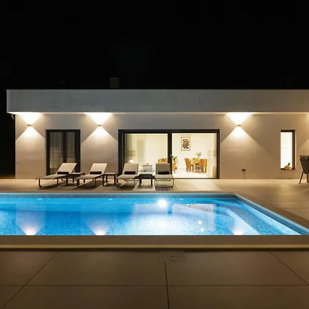 Villa Haba - House With Pool For Families & Couples Sisan